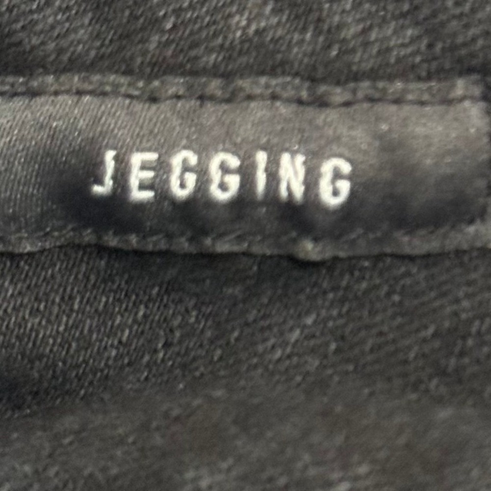 Torrid 12R Jegging Effortless Edgy Black Distressed Ripped Knee Skinny Jeans EUC - Picture 6 of 9